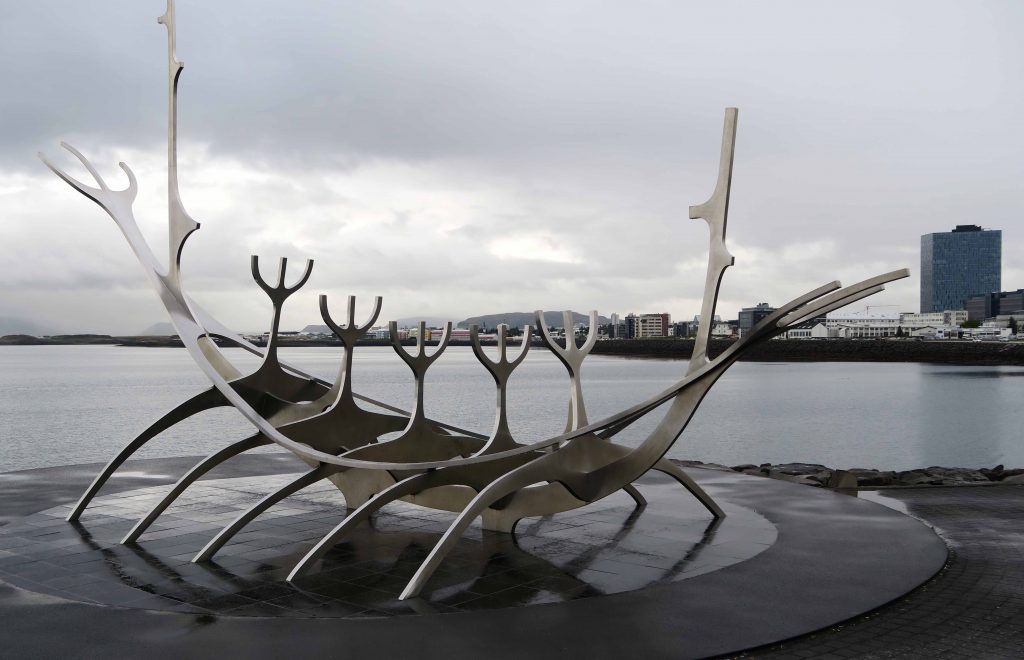 15-reykjavik-hip-island-iceland-skulptur-sonnenfahrt-www-beautybutterflies-de